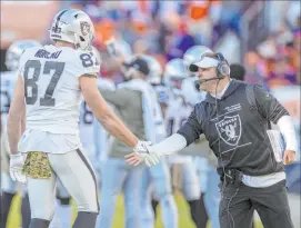  ?? Las Vegas Review-journal @Heidifang ?? Heidi Fang
Raiders coach Josh Mcdaniels congratula­tes tight end Foster Moreau in Denver last Sunday. Moreau was one of several role players who had a huge impact in the OT win over the Broncos.