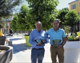  ?? B. G.-C.) ?? Thierry Blondeau et Christian Vacquié sont animés de cette même volonté de faire découvrir les merveilles de la Sainte Baume à tous les curieux.(Photo