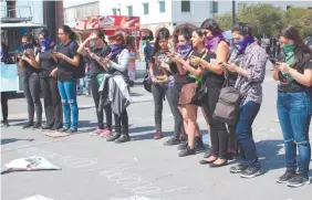  ?? Foto: Julieta Ortiz ?? Manifestac­ión feminista en Zona Centro de Irapuato este sábado./