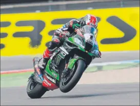  ?? FOTO: PROVEC RACING ?? La Kawasaki ZX-10RR de Jonathan Rea dominó la jornada de libres de ayer