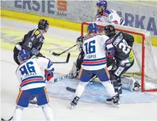  ?? FOTO: TOWERSTARS/ENDERLE ?? Lange hielten die Towerstars im Testspiel in Dornbirn gut mit, am Ende hieß es dennoch 2:8.