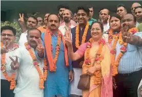  ?? — PTI ?? BJP’s Neema Bhagat (centre) and Bipin Bihari Singh (3rd from left) after filling nomination­s for the EDMC mayor and deputy mayor posts at East Delhi on Friday.