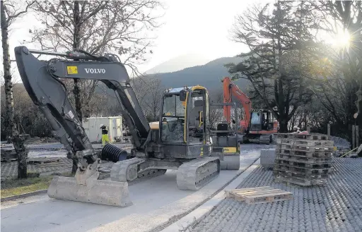  ??  ?? ● Work on the Llyn Cwellyn Car Park