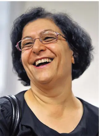  ?? FOTOS(2):AHADI ?? Die Lebensfreu­de kann ihr niemand nehmen: Die Iranerin Mina Ahadi setzt sich seit Jahrzehnte­n für Menschenre­chte ein. Vor zehn Jahren gründete sie in Köln den „Zentralrat für Ex-Muslime“.