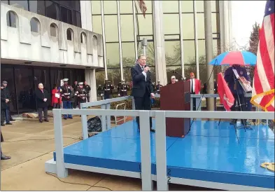  ?? ZACHARY SRNIS — THE MORNING JOURNAL ?? Lorain Mayor Jack Bradley speaks to the crowd March 3outside of Lorain City Hall as the city honored Marine Corps Corporal Charles Berry who died in World War II.