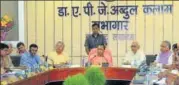  ?? SUBHANKAR CHAKRABORT­Y/HT PHOTO ?? CM Yogi Adityanath conducting a meeting at the DM’s office in Lucknow on Saturday.