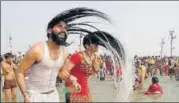  ?? HT FILE PHOTO ?? ▪ People enjoying bathing at Kumbh