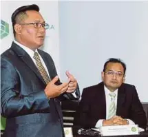  ?? PIC BY AMIRUDIN SAHIB ?? Damansara Realty Bhd group chief executive officer Brian Iskandar Zulkarim (left) and group chief financial officer Zain Azrai Zainuddin at a media briefing in Kuala Lumpur yesterday.