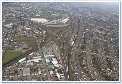  ?? NETWORK RAIL. ?? An aerial view north of East Croydon, looking towards London on February 23. An eight-car Gatwick Express Class 387/2 is passing a Southern pair of Class 455s, while a little further north is a 12-car Thameslink ‘700’. In the centre is Selhurst depot,...