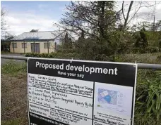  ?? PHOTO: KEVIN FARMER ?? NO LUCK: Highfields residents look set to lose the fight to stop a proposed service station style developmen­t on Cawdor Rd.