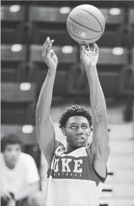  ?? JIM RANKIN TORONTO STAR ?? R.J. Barrett of Mississaug­a impressed his hometown fans at Duke Blue Devils practice Tuesday at the Paramount Fine Foods Centre.