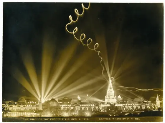  ?? F.R. Ziel 1915 ?? Above: Stunt pilot Art Smith leaves a trail in the air to mark the end of the world’s fair.