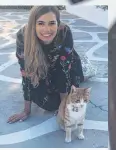  ?? FOTO: PR ?? Freunde fürs Leben: Amelie Ziegler mit Luzzy auf Mykonos.