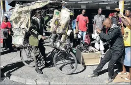  ??  ?? SOURCE OF INTEREST: People take photos of the curious bicycle in Polokwane