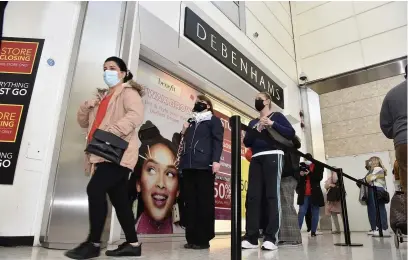  ?? Picture: Adrian White ?? Shoppers outside Swansea Debenhams ready themselves as non-essential retail shops reopened yesterday.