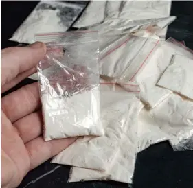  ?? PHOTO: SHUTTERSTO­CK.COM ?? The police said they found almost 100 sachets of drugs.