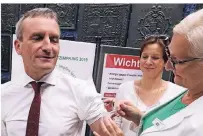  ?? FOTO: STADT DÜSSELDORF ?? Oberbürger­meister Thomas Geisel hat sich kürzlich im Rathaus impfen lassen.