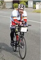  ??  ?? Stéphane Wicquart a réuni ses deux passions, le cyclisme et le vin, en un seul défi.