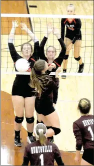  ?? TIMES file photograph ?? A Huntsville players ducks after hitting into the double wall of Lady Blackhawks Maria Socha and Josey Goldberg playing along the front line for Pea Ridge. The Lady Blackhawks swept Huntsville to win the consolatio­n match and place third at the...