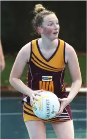  ??  ?? Drouin wing attack Ruby Pratt drives her A grade team into attack against Bairnsdale on Saturday.