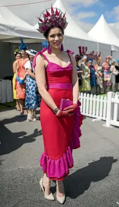  ?? GEORGE HEARD/STUFF ?? Gabriella Kuhns rocked a red and pink dress made by a local dressmaker.