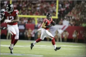  ?? DAVID GOLDMAN — THE ASSOCIATED PRESS ?? Atlanta Falcons tight end Austin Hooper catches a pass against the Seattle Seahawks during the first half Saturday.