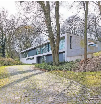  ?? RP-FOTO: THOMAS LAMMERTZ ?? Das Haus am Hang in Hüls des Bauherrn Wolf Reinhard Leendertz hat den alle drei Jahre vergebenen Architektu­rpreis des BDA Linker Niederrhei­n bekommen.