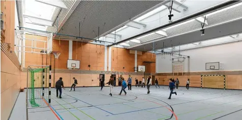  ?? Foto: Marcus Merk ?? Die Turnhalle der Mittelschu­le in Meitingen wurde komplett saniert. Die Kosten dafür beliefen sich auf rund 2,2 Millionen Euro.