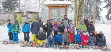  ?? FOTOS: PM ?? Die Klasse 3a der Schildrain­schule auf ihrer Schneeschu­hwanderung.