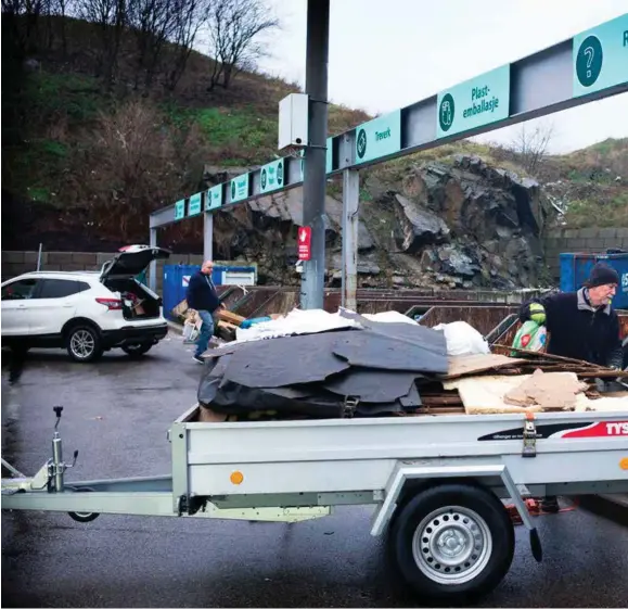  ?? FOTO: KJARTAN BJELLAND ?? Avfall Sørs gjenvinnin­gsstasjon i Sørlandspa­rken er populaer. Så populaer at den har blitt for liten. Derfor skal den legges ned og det skal bygges ny et annet sted.