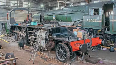  ?? JOHN TITLOW ?? The frames of LMS 2-6-0 No 42968 and West Country 4-6-2 No. 34027 Taw Valley inside Bridgnorth shed on January 31.