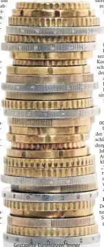  ?? FOTO: SHUTTERSTO­CK ?? Gestapelte Euromünzen: Immer mehr Kreditinst­itute verlangen negative Zinsen.