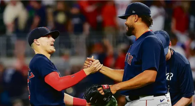  ?? KEVIN C. COX/GETTY IMAGES ?? Kenley Jansen (right) locked down his 400th career save in a 5-2 win over the Braves, becoming just the seventh reliever to hit that mark.