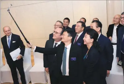  ??  ?? JACK MA, founder of e-commerce giant Alibaba, and other members of the China Entreprene­ur Club take a selfie with outgoing French President Francois Hollande in Beijing on Nov 3, 2015.