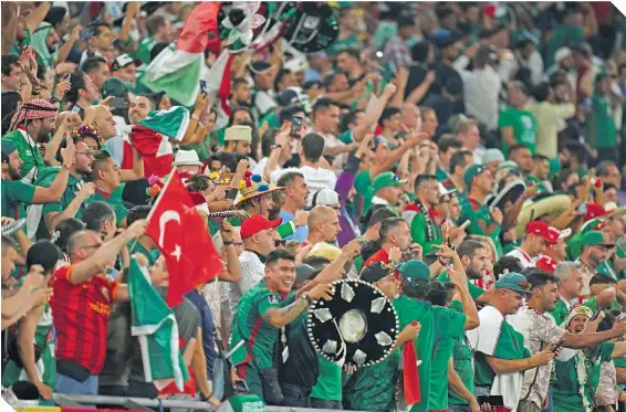  ?? ?? La fanaticada mexicana hizo una gran entrada en el Estadio 974, en el choque que se disputó el martes ante la Selección de Polonia.