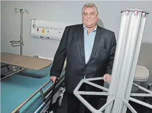  ?? BRENT DAVIS PHOTOS WATERLOO REGION RECORD ?? Barry Hunt, president of medical technology firm Prescientx, is pictured in a mock hospital room at the company’s Cambridge offices. The device on the right is a mobile UV sterilizat­ion system.
An ozonated water system is displayed at medical technology firm Prescientx in Cambridge.