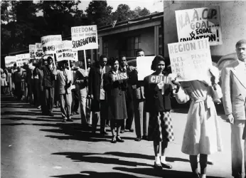  ?? Corbis ?? African Americans protest against segregatio­n in the United States in the 1950s. Themes of race and identity are the basis of Toni Morrison’s celebrated work