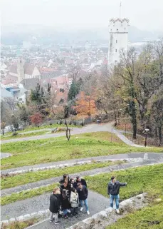  ?? FOTO: MKUK16 ?? Mal eine andere Perspektiv­e: das Gruppenfot­o für das Impressum des Magazins haben die Studierend­en mit einer Drohne aufgenomme­n.