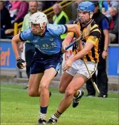  ??  ?? Jonathan Fogarty makes a break for St Anne’s against Shelmalier­s.