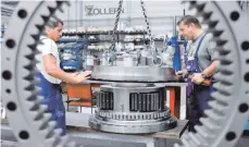  ?? FOTO: ZOLLERN ?? Zahnradpro­duktion bei Zollern: Das Unternehme­n will mit einem Rivalen zusammenar­beiten, um im globalen Wettbewerb zu bestehen.