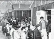  ?? Los Angeles Library ?? HUNDREDS of Japanese Americans at Manzanar, shown in 1942, after Japan’s attack on Pearl Harbor.