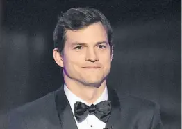  ??  ?? Ashton Kutcher. Se crió usando armas, pero varió su postura.