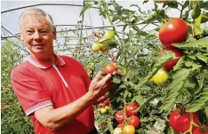  ?? Foto: Francois Nascimbeni, afp ?? Jean Claude Terlet hat 30 Jahre lang Glyphosat auf seine Tomaten gesprüht. Nun hat er Krebs und gibt Monsanto die Schuld.