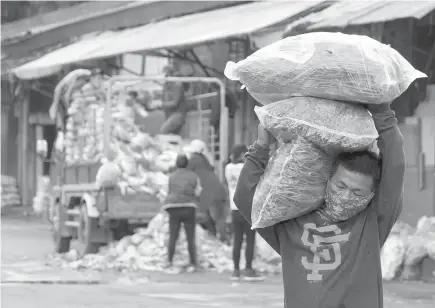  ?? Photo by Jean Nicole Cortes ?? SUPPORT LOCAL. Benguet caretaker Eric Go Yap filed in Congress a bill to help farmers sell produce not only in the market but also restaurant­s, hotels and catering services.