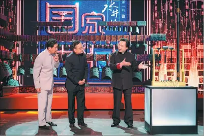  ?? PROVIDED TO CHINA DAILY ?? From left: Actors Zhang Guoli, Wang Gang and Tan Jun from the Wuhan Conservato­ry of Music talk about an ancient chime bell on the TV show National Treasures, which introduces significan­t cultural relics from nine Chinese museums.