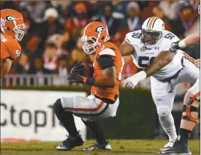  ?? John Bazemore/AP Photo ?? Georgia’s Todd Gurley is chased down by Auburn defenders on Saturday, Nov. 15.