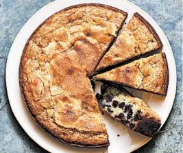  ??  ?? The one-bowl berry buttermilk cake uses oil instead of softened butter.