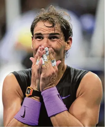  ?? Foto: Charles Krupa, dpa ?? Rafael Nadal konnte es kaum glauben: Zum 19. Mal gewann er das Endspiel eines Grand-Slam-Turniers. Nur der Schweizer Roger Federer hat einen Titel mehr als er errungen.