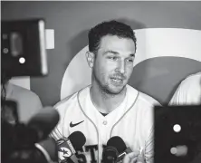  ?? Steve Gonzales / Staff photograph­er ?? Alex Bregman was the first Astros player to phone newly hired manager Dusty Baker while others welcomed Baker in Houston.