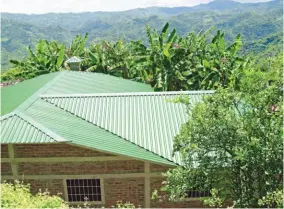  ??  ?? Seguridad y economía. Galvanissa ofrece techos fabricados con materia prima de calidad mundial, respondien­do a las necesidade­s estructura­les de los clientes.